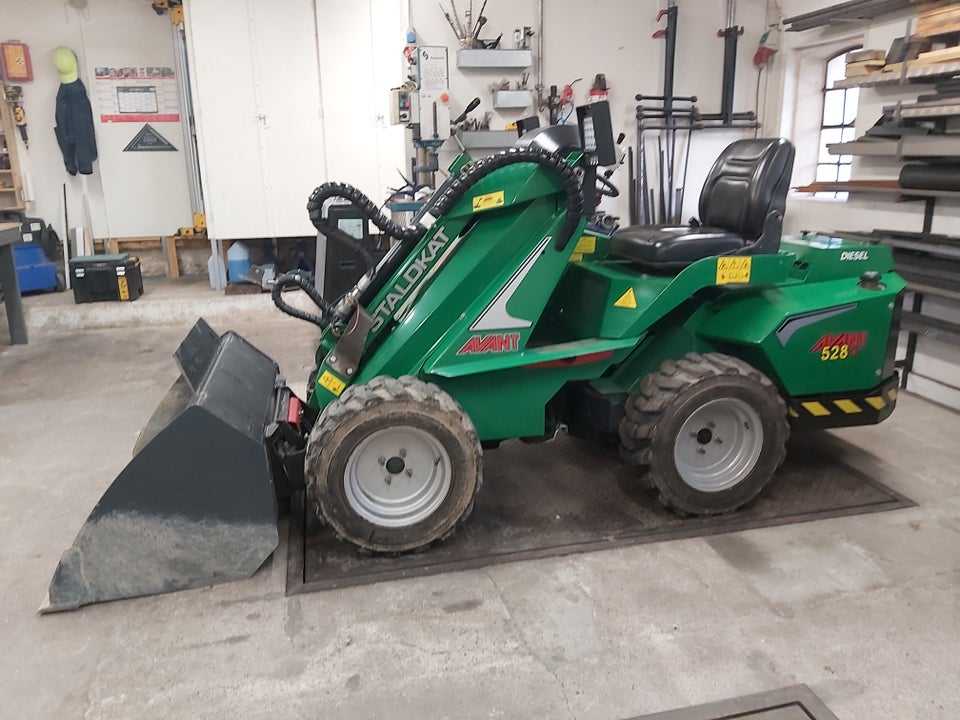 Avant 528+